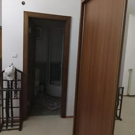 Lafamila House *